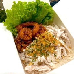 คลั่งกะเพราไข่ข้น ครัวหน้าต่าง1