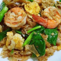 เส้นใหญ่ผัดชีอิ้วทะเล