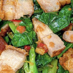 คะน้าหมูกรอบเป็นกับข้าว