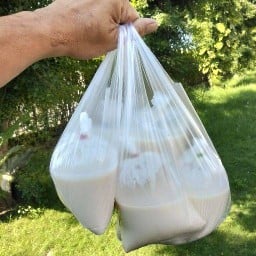 น้ำเต้าหู้ เกี๊ยวหมู ลูกชิ้น ไส้กรอกทอด ลาดกระบัง