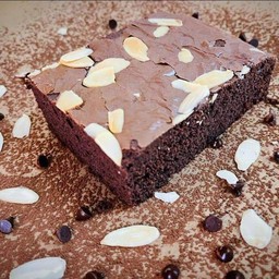 บราวนี่ช็อกโกแลตอัลมอนด์