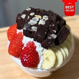 Bingsu L สตอเบอรี่สด กล้วยหอม บราวนี่