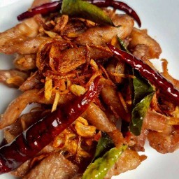 ครัวคุณยาย ตามสั่ง ลูกชิ้นปิ้ง เกี๊ยวทอด ผลไม้ ฝรั่งแช่บ๊วย น้ำสำรอง