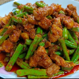 ข้าว ราดผัดพริกขิงหมู