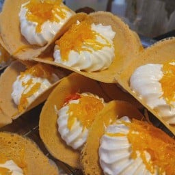 ขนมเบื้องน้องแคท ตลาดร่มขาว