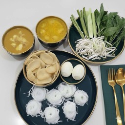 ชุดทองคู่1 ขนมจีนแกงใต้(น้ำยาปู + น้ำยาลูกชิ้นปลา)