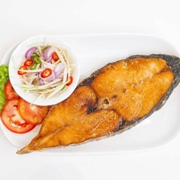 ปลาอินทรีย์ทอดยำมะม่วง