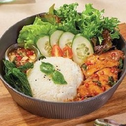 ข้าวกะเพราคอหมูย่าง