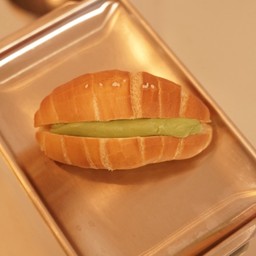 Shiopan pandan custard (สังขยาใบเตย)