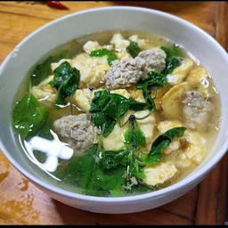 แกงจืดไข่หมูสับใบกะเพรา