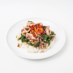 ข้าวราดหมึกผัดกะเพรา
