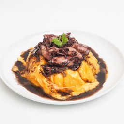 ข้าวไข่ข้นราดหมึกน้ำดำ