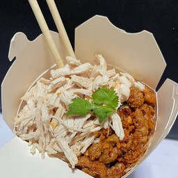 หมี่ไก่ฉีกบายนิว