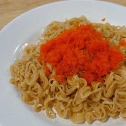 มาม่าไข่กุ้ง (โรยกระเทียมเจียว)