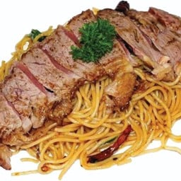 สปาเก็ตตี้กะเพราสเต็กหมูพริกไทยดำ