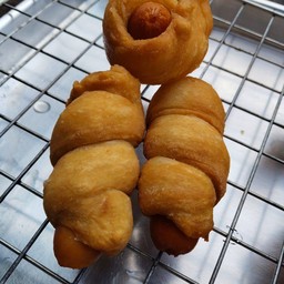 ปาท่องโก๋พันไส้กรอก 3 ชิ้น