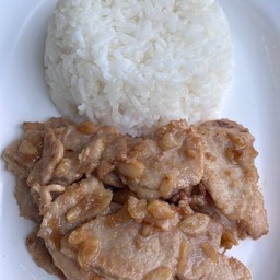 ข้าวหมูกระเทียม