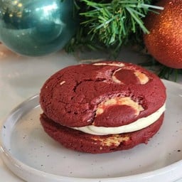 Red Velvet Whoopie Pie