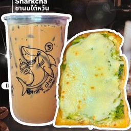 ชานม + ปังปิ้ง ผักโขมชีส