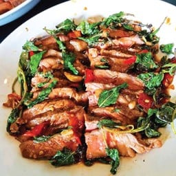 ข้าวกะเพราสเต็กหมู