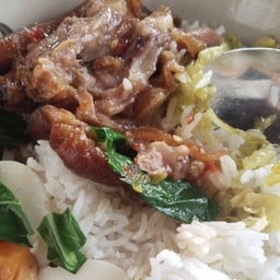 ขาหมูคุณธเนษฐ์ ตลาดเก่าแยกบิ๊กเบน