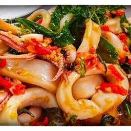 กระเพราปลาหมึก