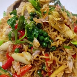 ผัดมาม่าขี้เมาทะเล