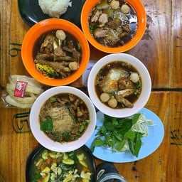 เกาเหลา เนื้อเปื่อย น่อง ตีน ลูกชิ้น