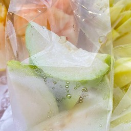 ฝรั่งไส้แดง