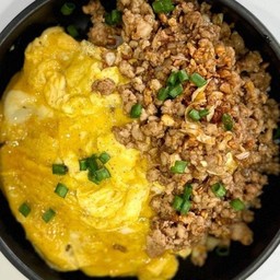 ไข่ไก่2ฟอง +หมูสับ100กรัม