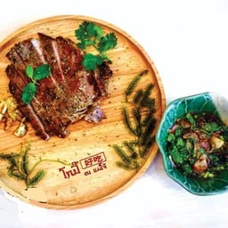 ข้าวสเต็กหมูพริกไทยดำจิ้มแจ่ว