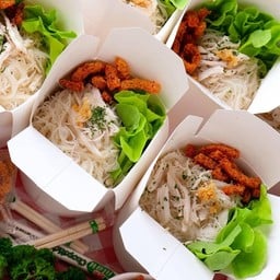 หมี่ไก่ฉีก By เฮียซัน - หลังมอ