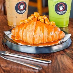 ครัวซองต์คาราเมลแมคคาเดเมีย