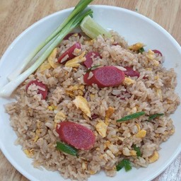 ข้าวผัดไส้กรอกแดง(ไก่)