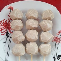 ลูกชิ้นหมูทอดไม้ละ13บาท