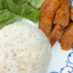 ข้าวหน้าไส้อั่วทอด