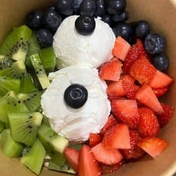 ผลไม้&กรีกโยเกิร์ต byนางสวย เพชรเกษม