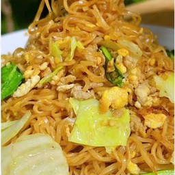 ผัดมาม่าใส่หมู