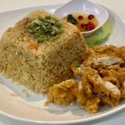 ข้าวผัดไก่กรอบ