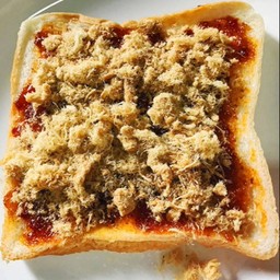 ขนมปังเนยนม+พริกเผาหมูหยอง