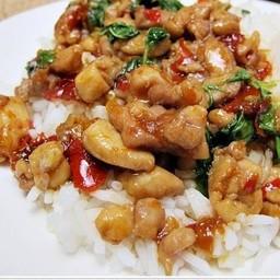 กะเพราไก่ชิ้น