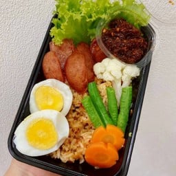 ข้าวคลุกน้ำพริกเผาไข่เค็ม