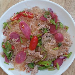 ยำวุ้นเส้นหมูสับ ใส่มะนาวแต้ๆเน้อ