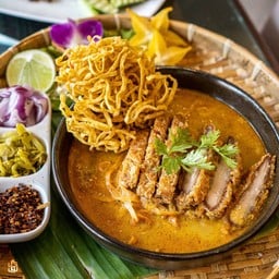 ข้าวซอยไก่กรอบ