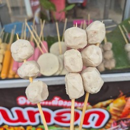 แสงสุรีย์ ข้าวมันไก่&ก๋วยเตี๋ยวไก่มะระ (หน้าโกลบอลเฮ้าส์)