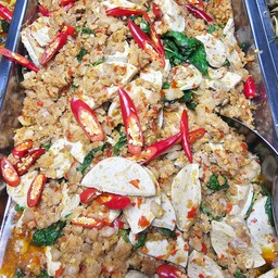 กะเพราหมูสับหมูยอ