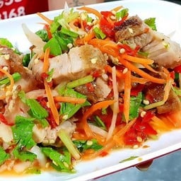 ยำหมูกรอบ