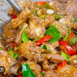 กระดูกอ่อนผัดกะปิ ( เป็นกับ  )