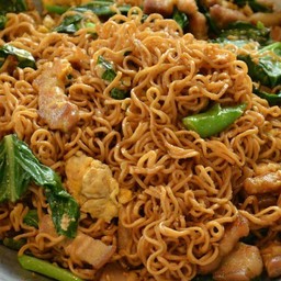 ผัดมาม่าคะน้า