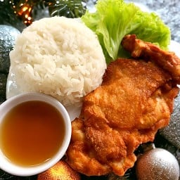 ข้าวสะโพกไก่ราดน้ำปลา
